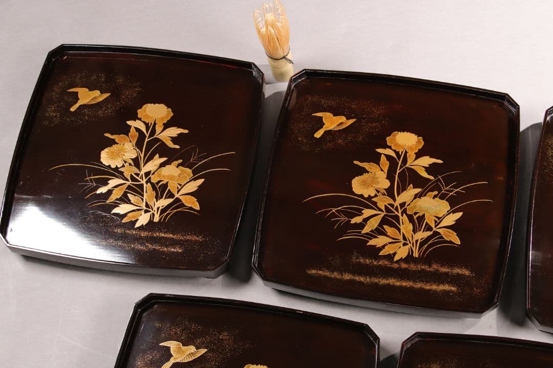 CH74 時代木製漆器 花鳥金蒔絵 黒塗吸物膳 五客 足付 隅切四方膳 盆 梨地