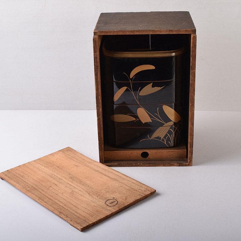 輪島塗　漆塗　草蒔絵　四段重箱　時代箱付　C　7535