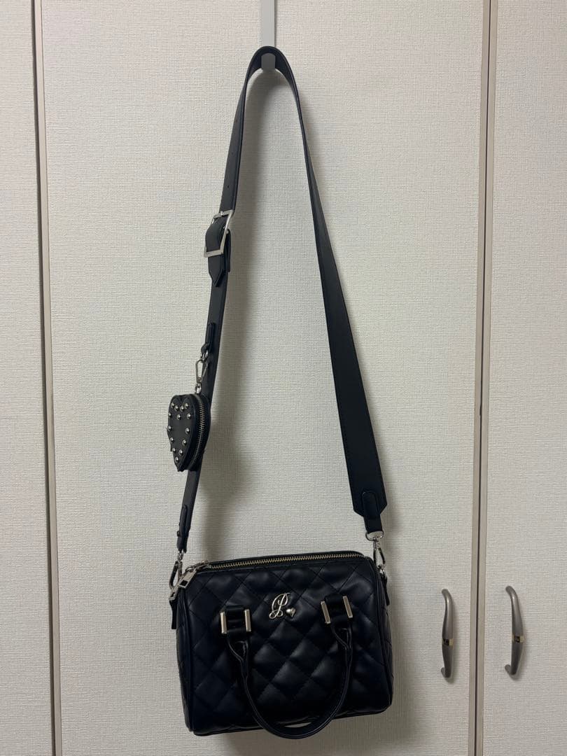 pium ハートポーチ付きキルティングボストンバッグ ブラック