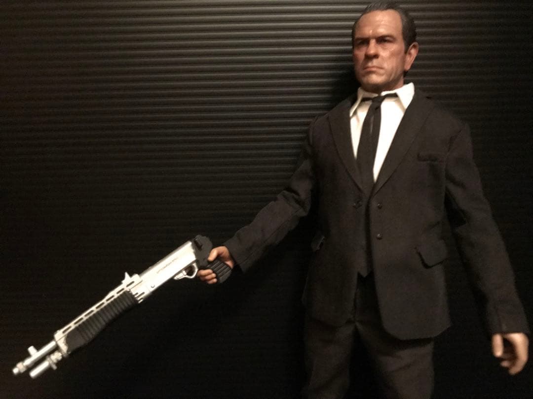 エンターベイ M.I.B3 トミー・リー・ジョーンズ 1/6 フィギュア