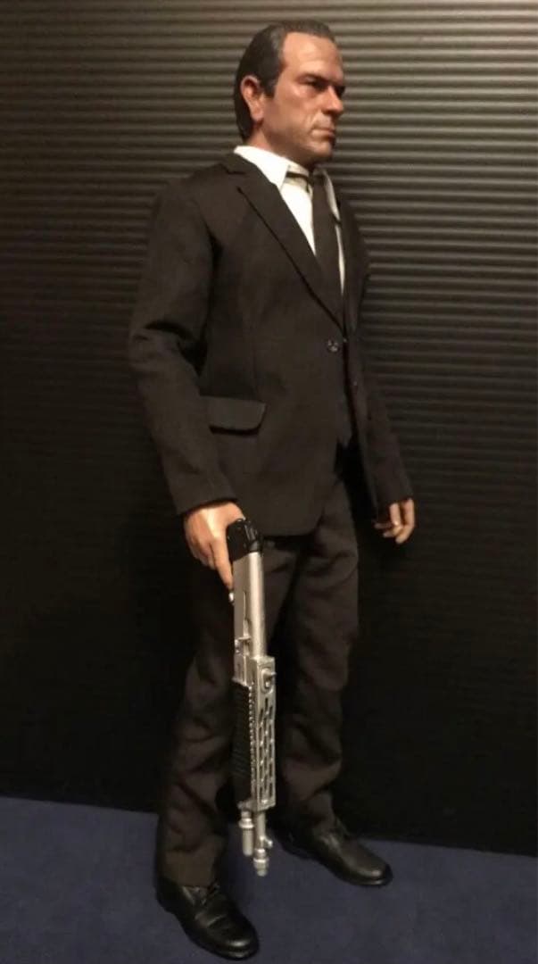 エンターベイ M.I.B3 トミー・リー・ジョーンズ 1/6 フィギュア