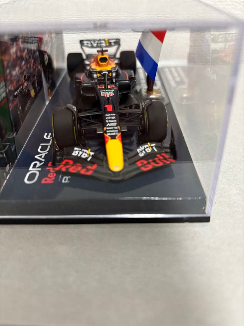 RB18 マックス・フェルスタッペン 優勝記念ミニカー