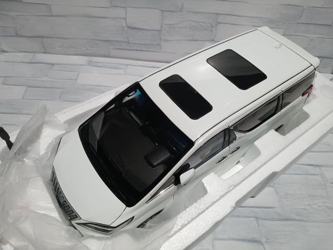 1/18 京商　ディーラー品　レクサス　LM300h ミニカー　ホワイト