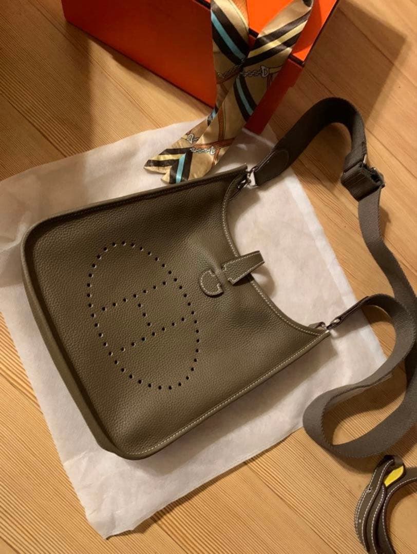 Hロゴ Hパンチング ショルダーバッグ ショルダーストラップ2本付き 最高級革