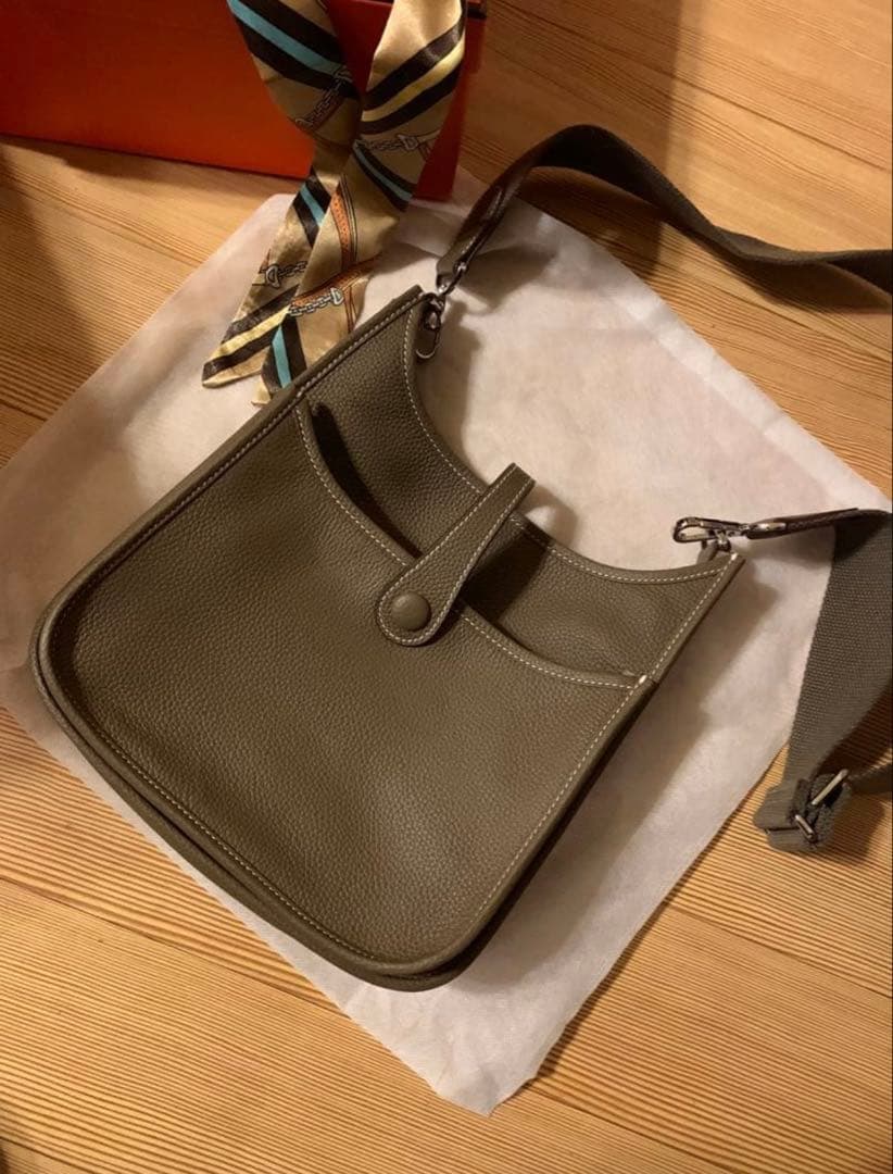 Hロゴ Hパンチング ショルダーバッグ ショルダーストラップ2本付き 最高級革