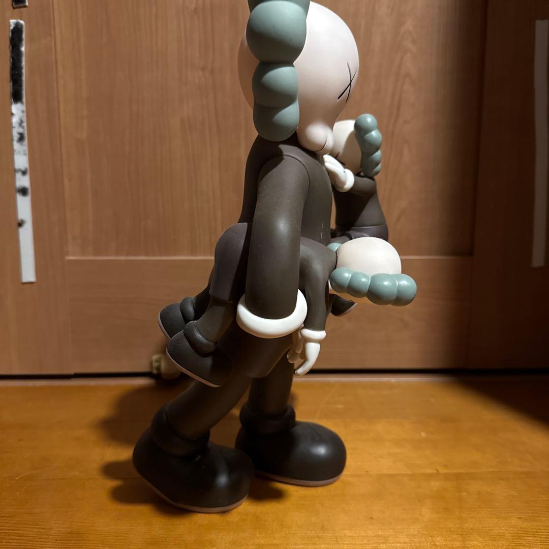 Kaws Companion フィギュア グレー ブラック フェイク品