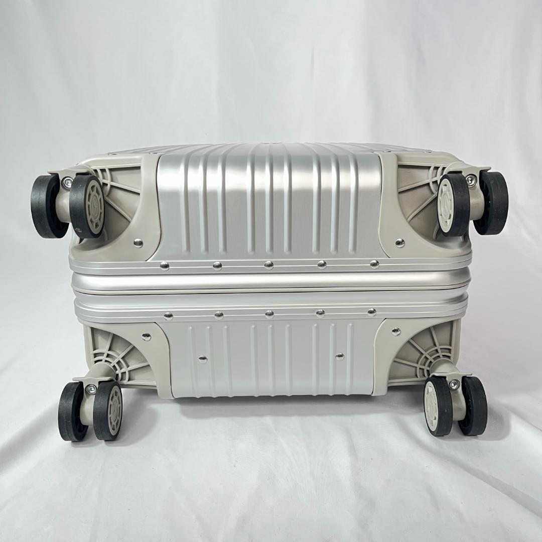 超美品 メルセデスベンツ アルミスーツケース シルバー キャリーケース 32L