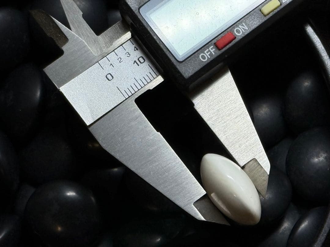 S28 最高級「碁石」蛤 那智黒石 縞黒檀箱 桐箱付 厚み11㎜