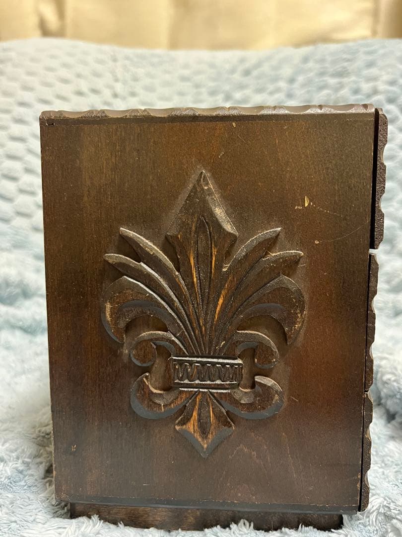 木製キャビネット 3引き出し 彫刻デザイン　アンティーク　レトロ