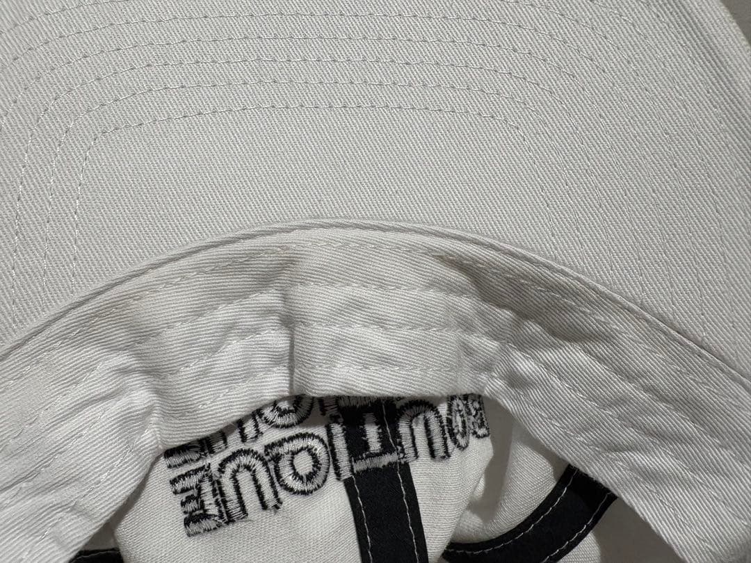 BOUTIQUE NEAT 金子恵治47 Brand キャップ ホワイト