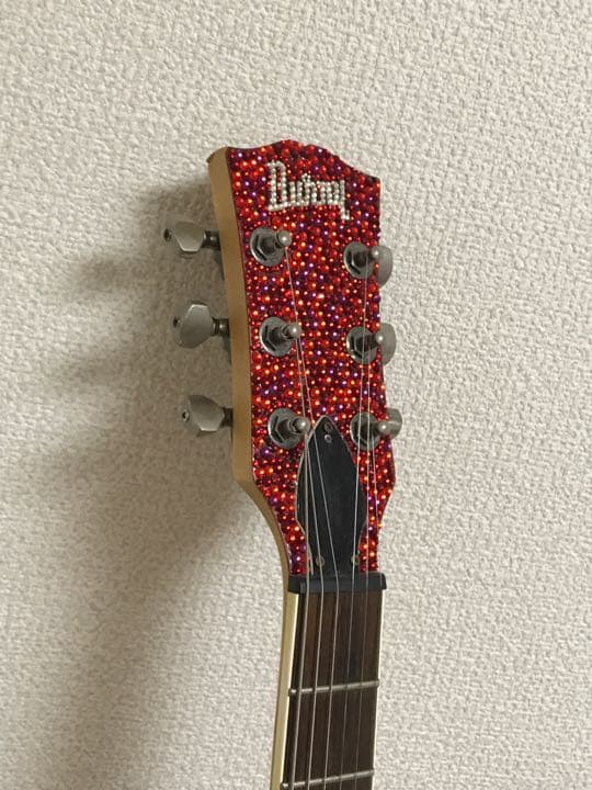 ステージ映え！視線を集める、ミックスカラーデコレーションギター