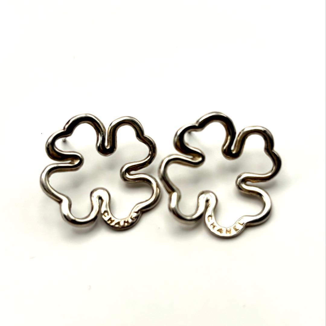 CHANEL クローバー型ピアス 925シルバー