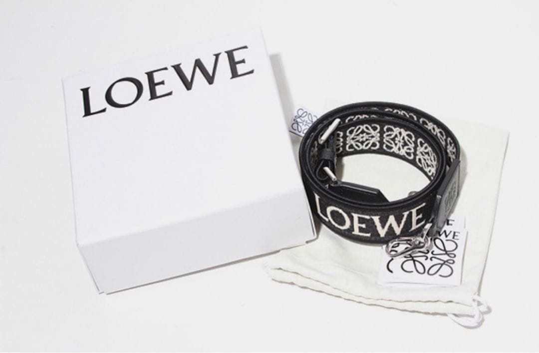 Loewe ロエベ アナグラムショルダーストラップ　ブラック