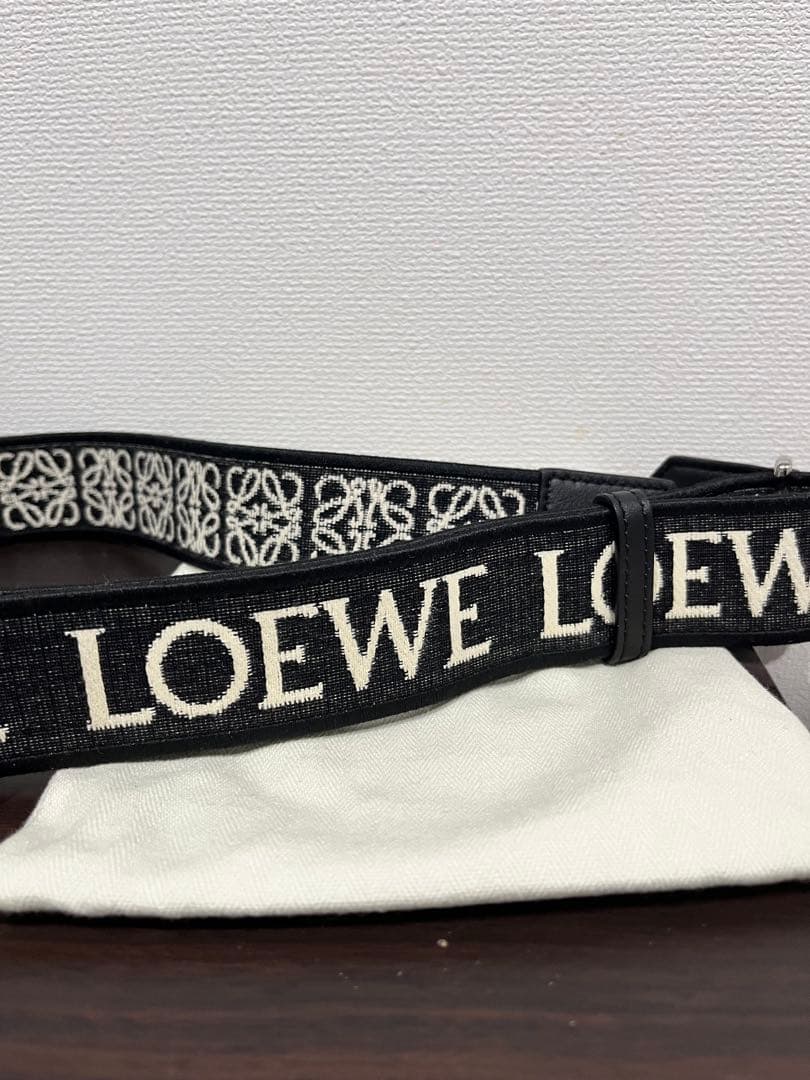 Loewe ロエベ アナグラムショルダーストラップ　ブラック