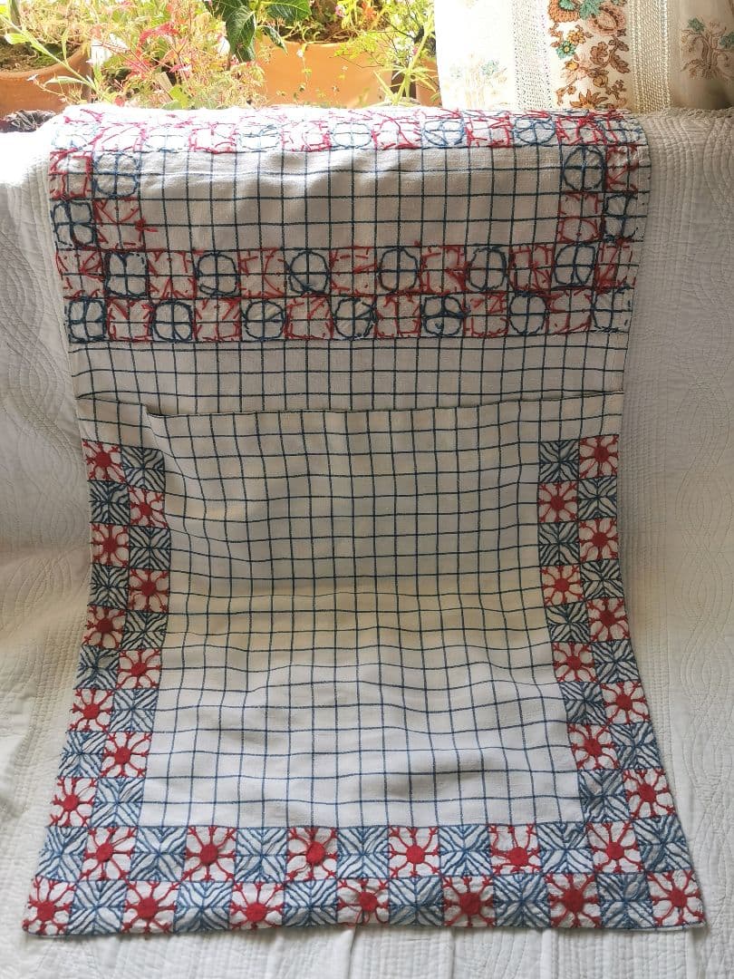 アンティークフランス 赤と青の手刺繍 クッションカバー 衣装ケース タペストリー