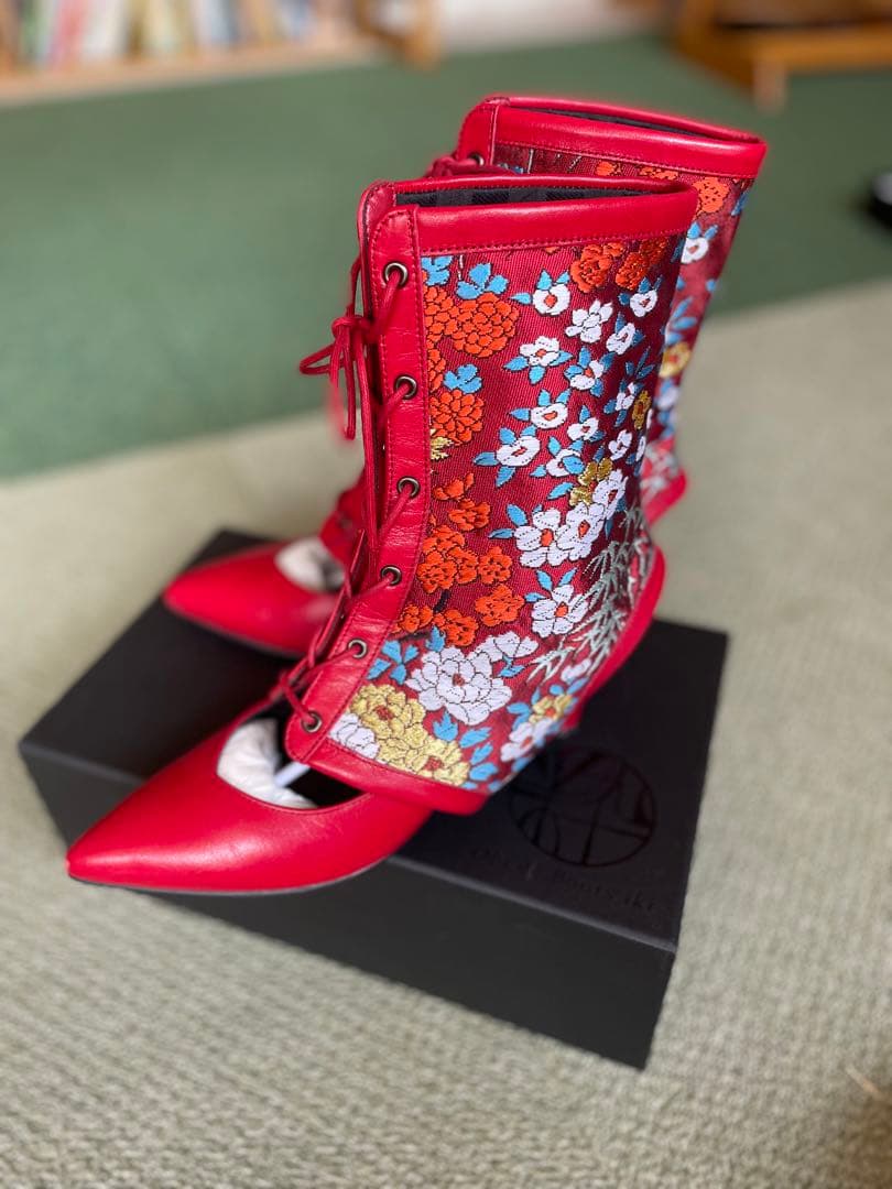 レッド花柄ブーツカバー