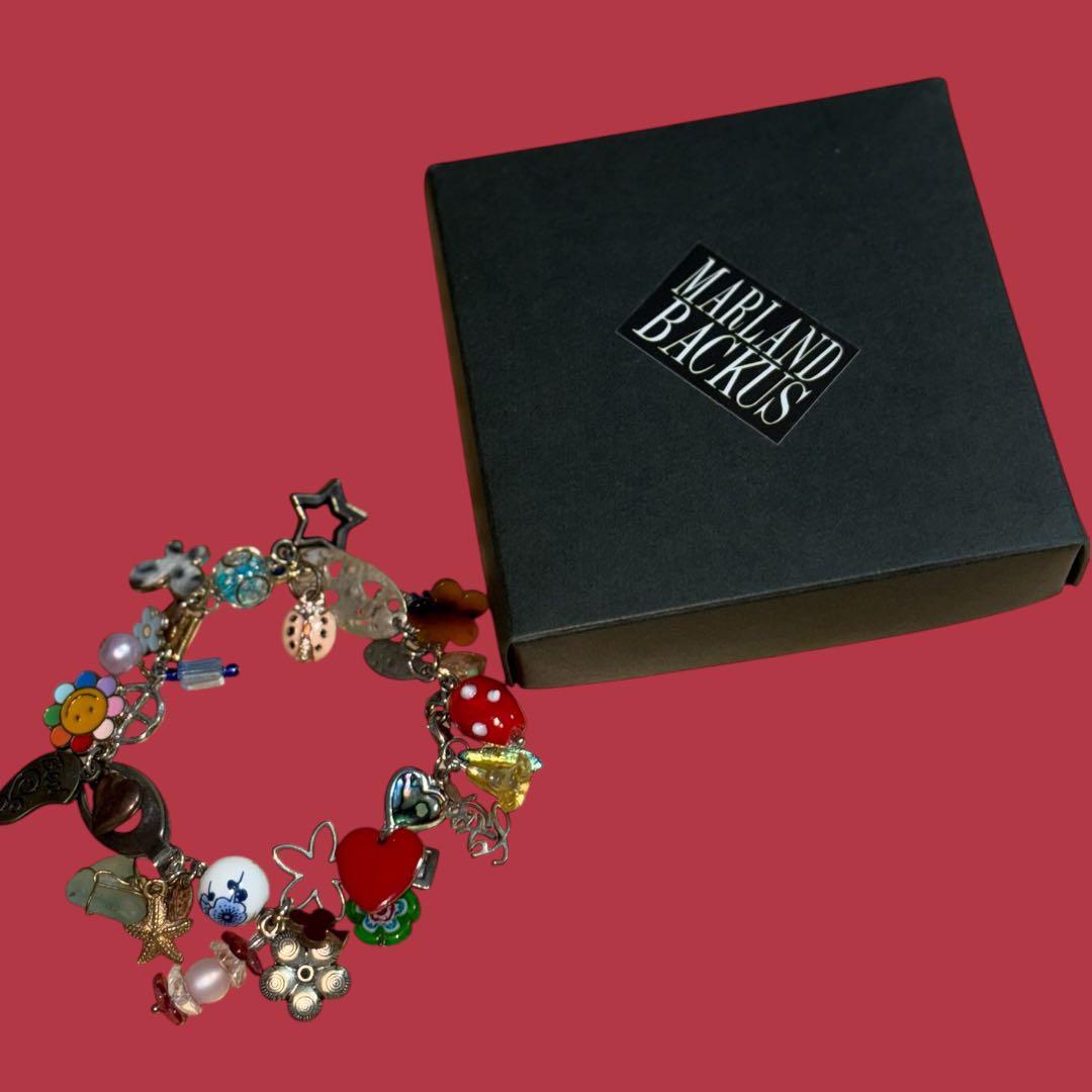 Marland Backus チャームブレスレット