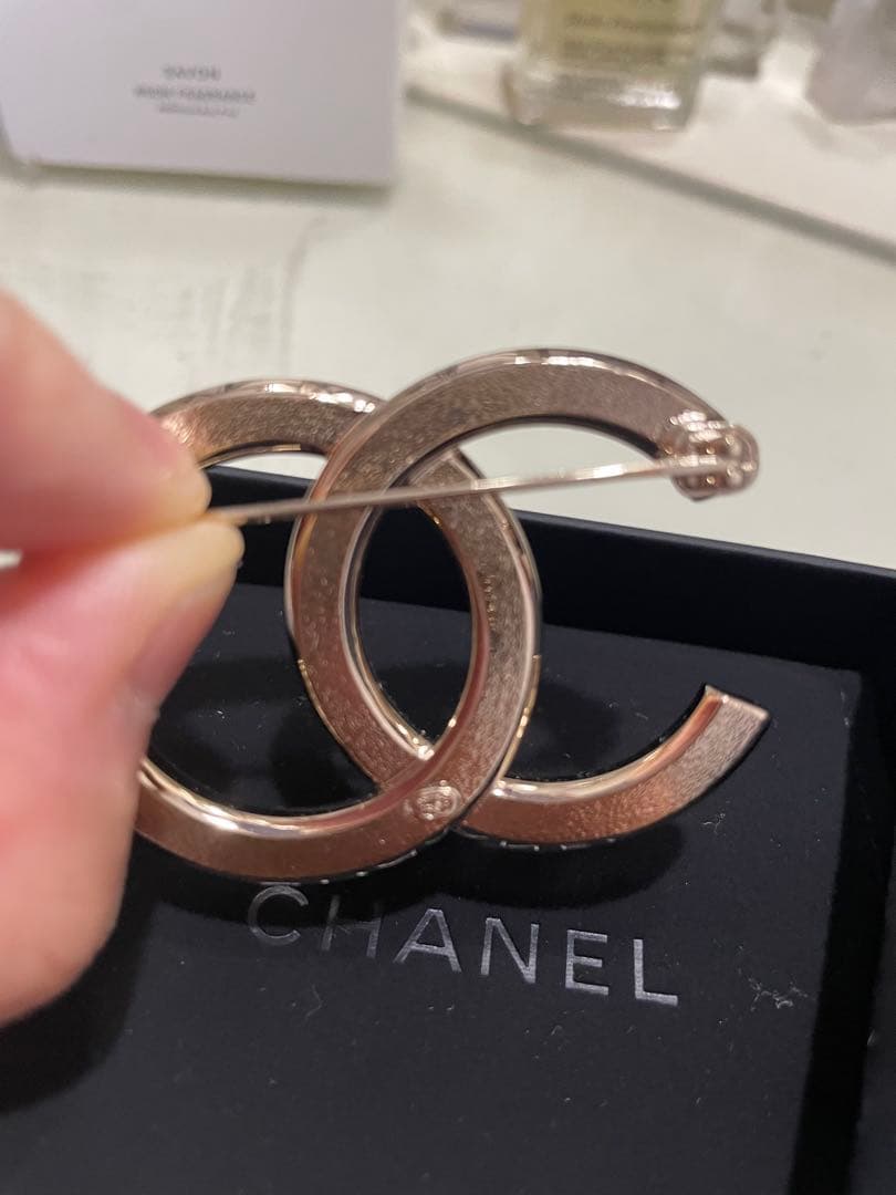CHANEL ダブルCロゴ ラインストーンブローチ