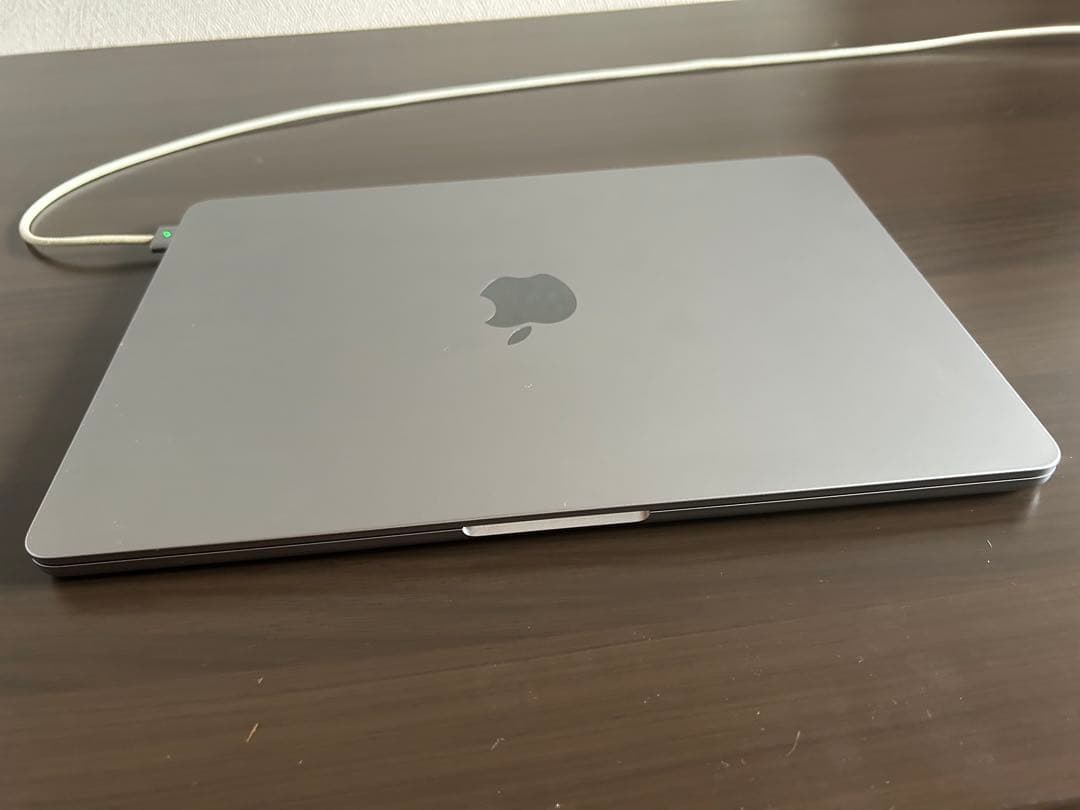 Apple MacBook Air (M2, 2022) 本体＋充電器
