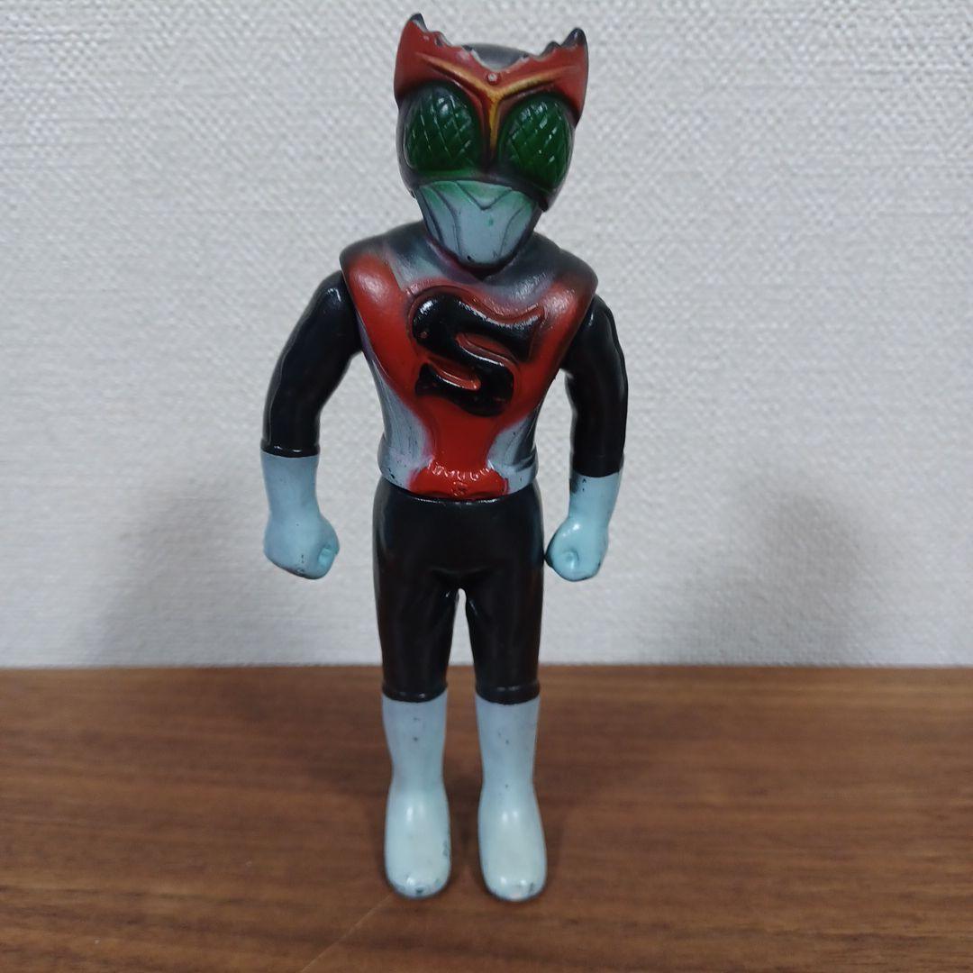 無版権　パチもの　「仮面ライダーストロンガー」風のソフ ビフィギュア