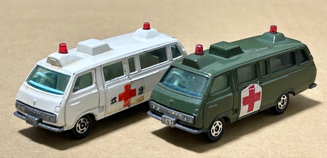 トミカ トヨタ ハイエースコミューター 2台セット