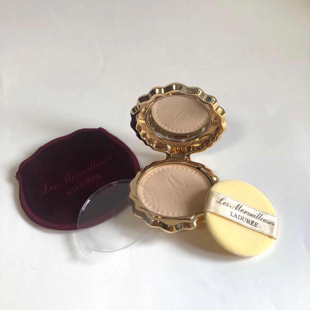 ☆レ・メルヴェイユーズ　ラデュレ貝殻コンパクトケース　フェイスパウダー付き