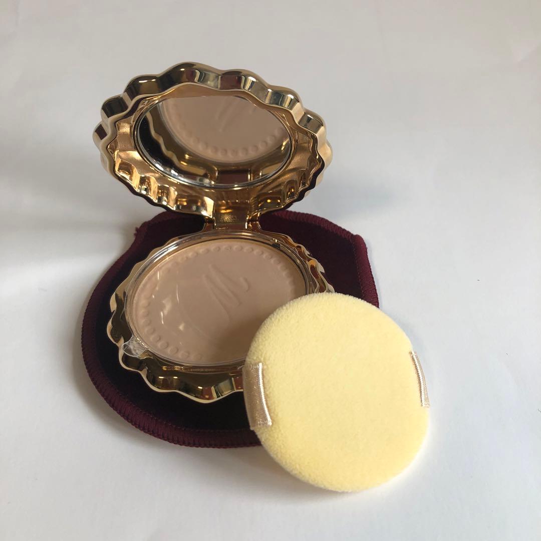 ☆レ・メルヴェイユーズ　ラデュレ貝殻コンパクトケース　フェイスパウダー付き