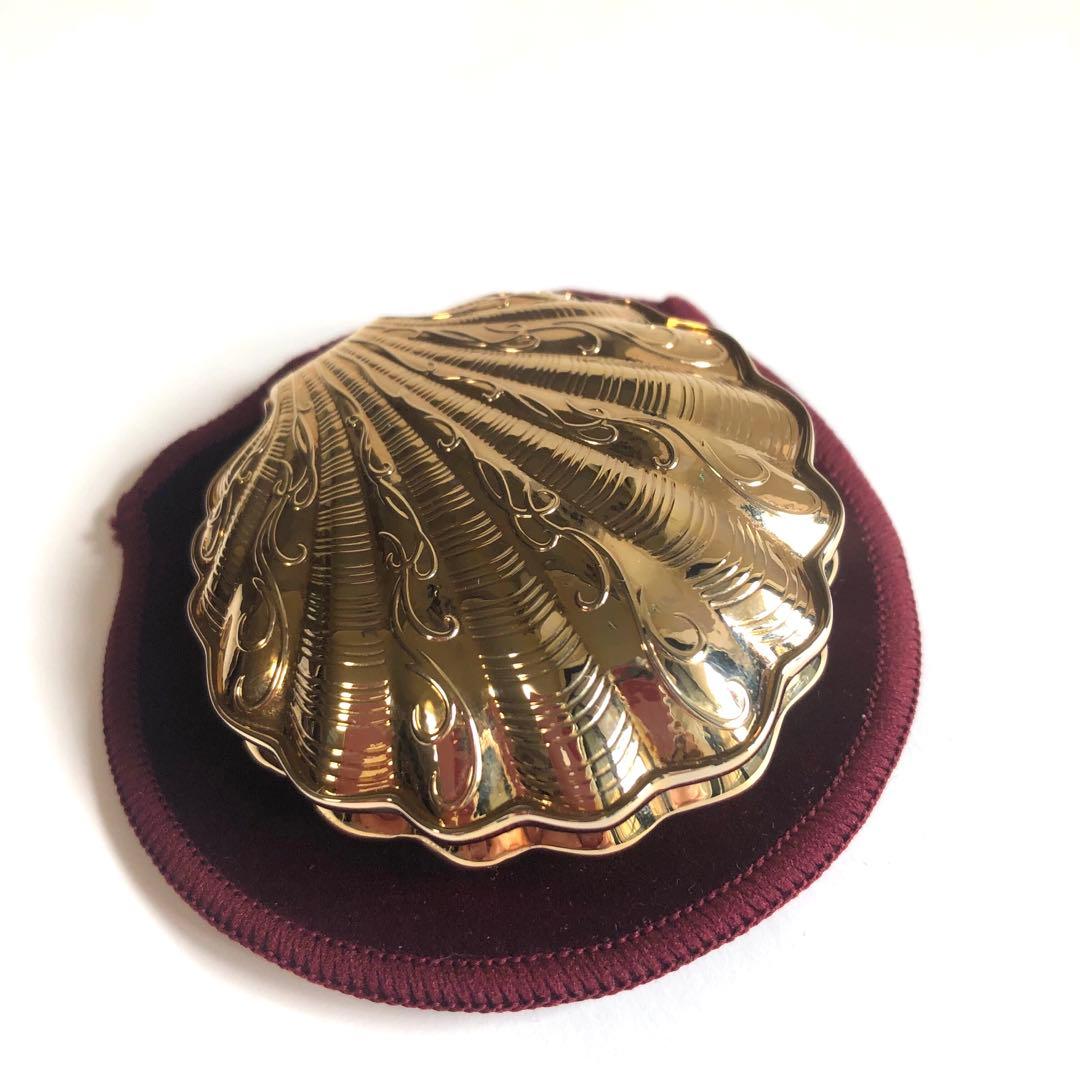 ☆レ・メルヴェイユーズ　ラデュレ貝殻コンパクトケース　フェイスパウダー付き