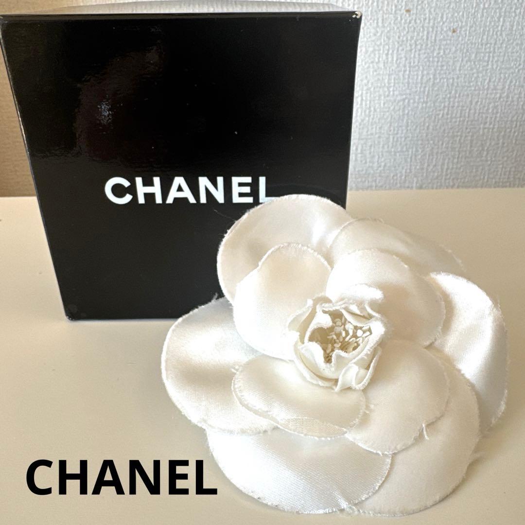CHANEL シャネル カメリア コサージュ ブローチ　ホワイト