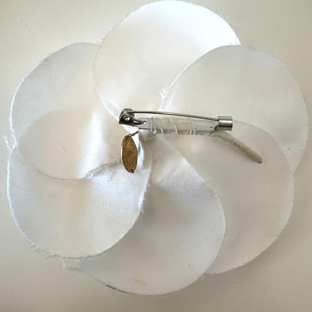 CHANEL シャネル カメリア コサージュ ブローチ　ホワイト