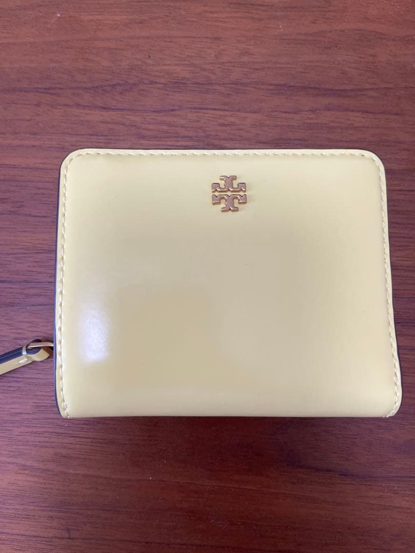 最終お値下げ　半額以下　トリーバーチ　イエロー レザー 二つ折り財布 新品