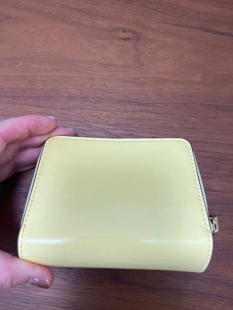 最終お値下げ　半額以下　トリーバーチ　イエロー レザー 二つ折り財布 新品