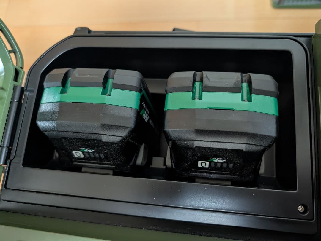 HIKOKI 冷温庫　UL18DBA(WMGZ)　バッテリー2個付き