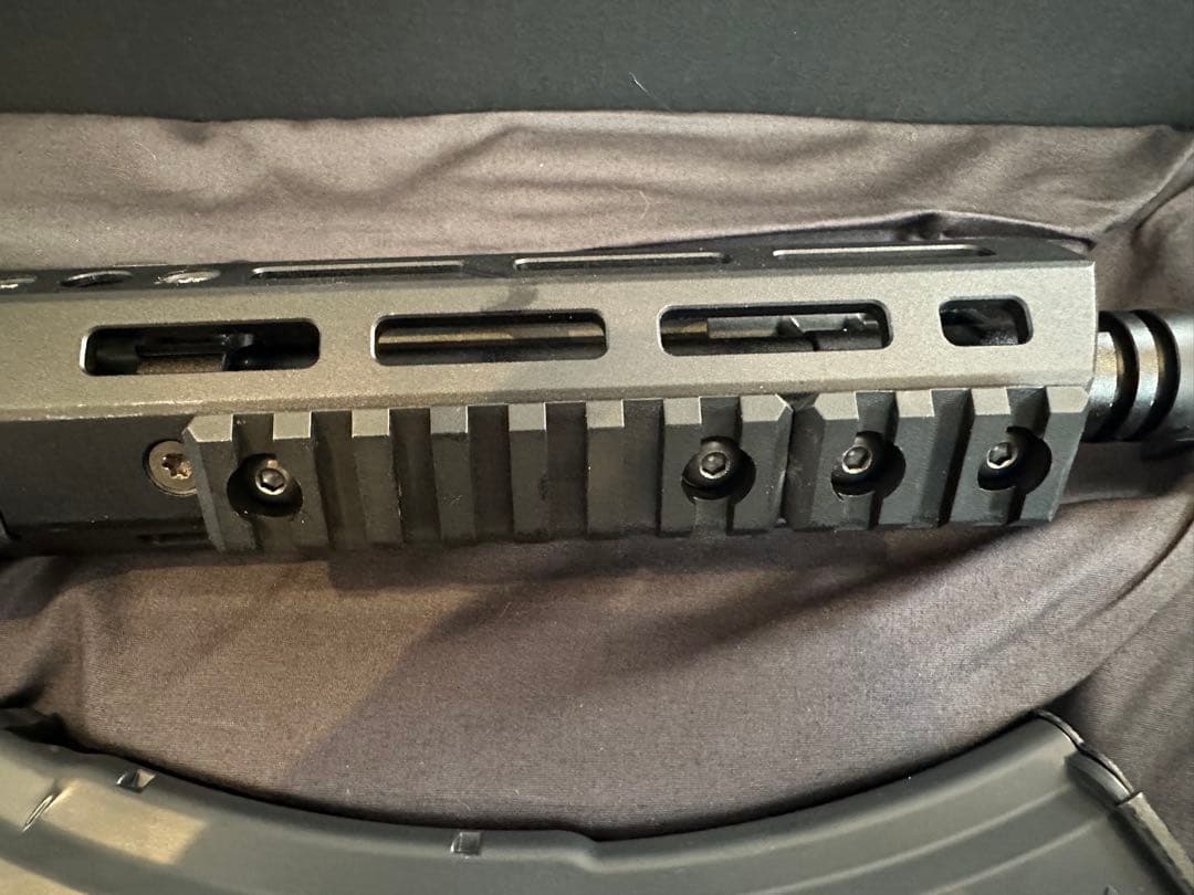 AKX 中古　フォアグリップ　一点式スリング　mlokフラッシュライト付き