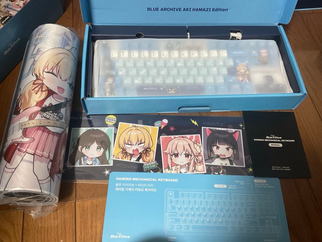 韓国限定　公式コラボ　はまじあき×ブルーアーカイブ　キーボード&プレイマット