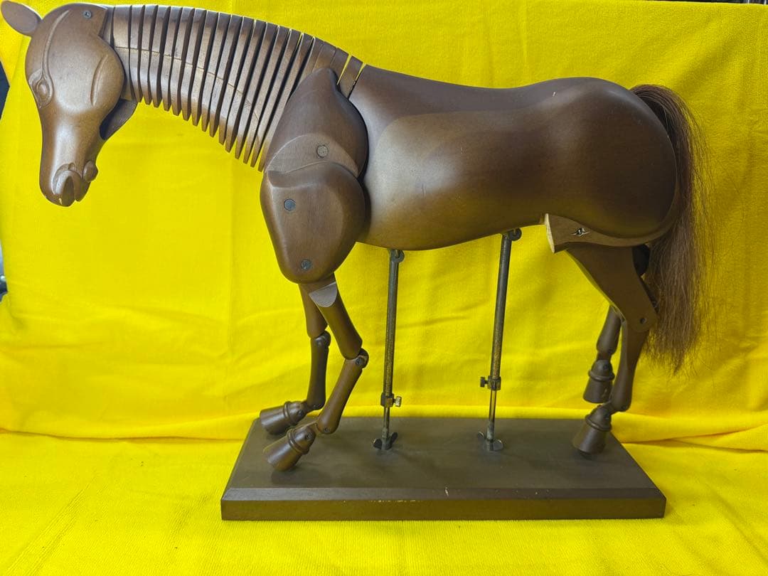 木製馬のモデル人形