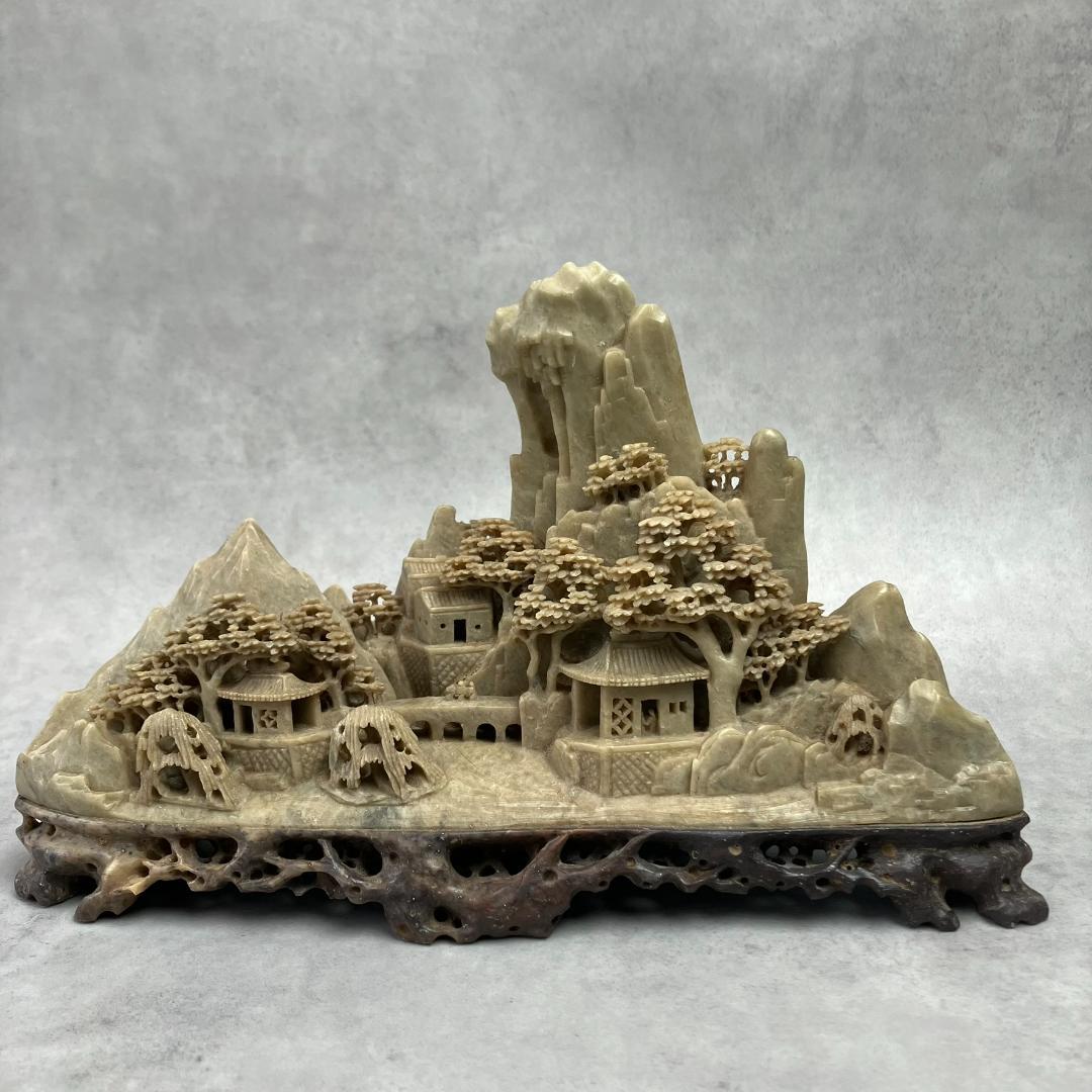 寿山石の彫刻　楼閣山水風景　ジオラマ　中国美術　天然石　水雕　ガラスケース付き