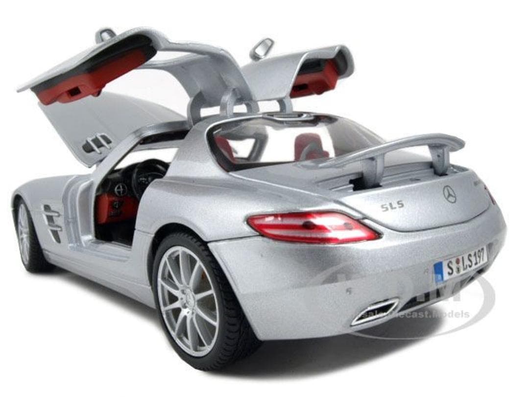 1/18 メルセデスベンツ SLS AMG ミニカー　完成品　展示台付