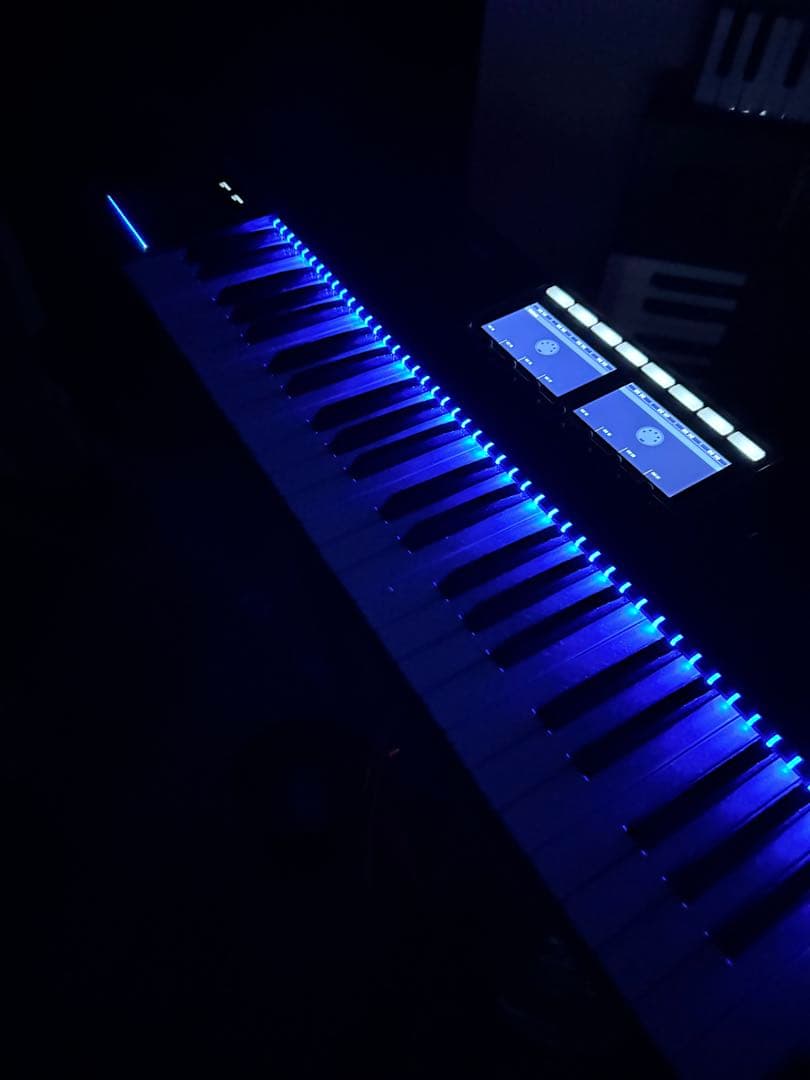 KOMPLETE KONTROL S49 MIDIキーボード