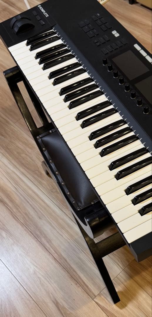 KOMPLETE KONTROL S49 MIDIキーボード