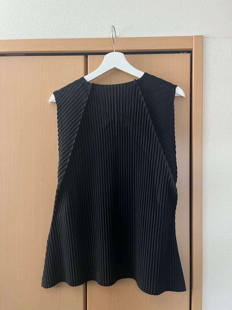 homme plisse ノースリーブ 再出品