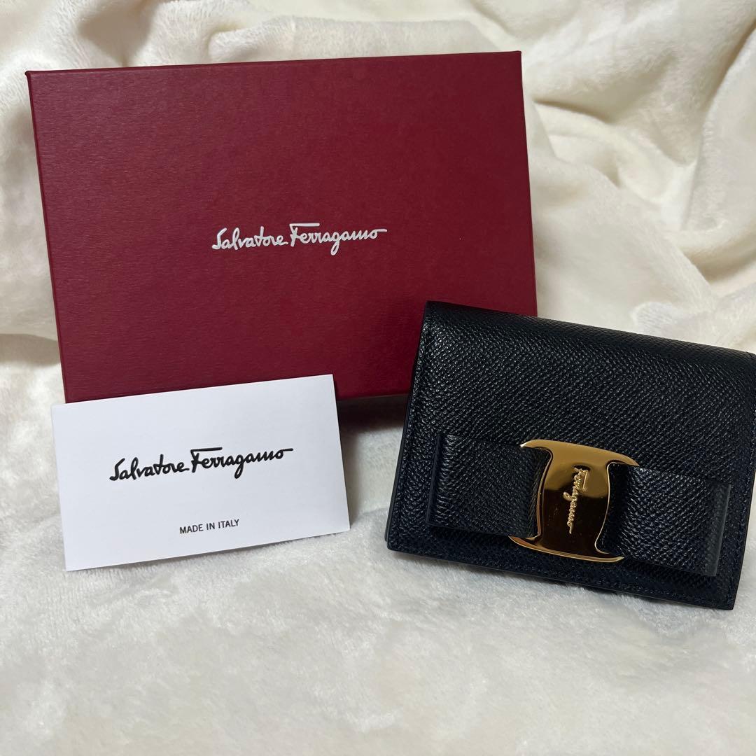⭐︎美品⭐︎フェラガモ 二つ折り財布 ヴァラリボン ブラック カーフ 金具ファスナー