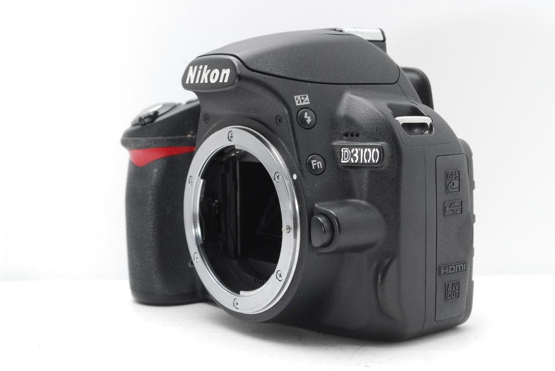 【新品級ショット数　外箱付】Nikon D3100　スマホ転送　動画も撮影できる