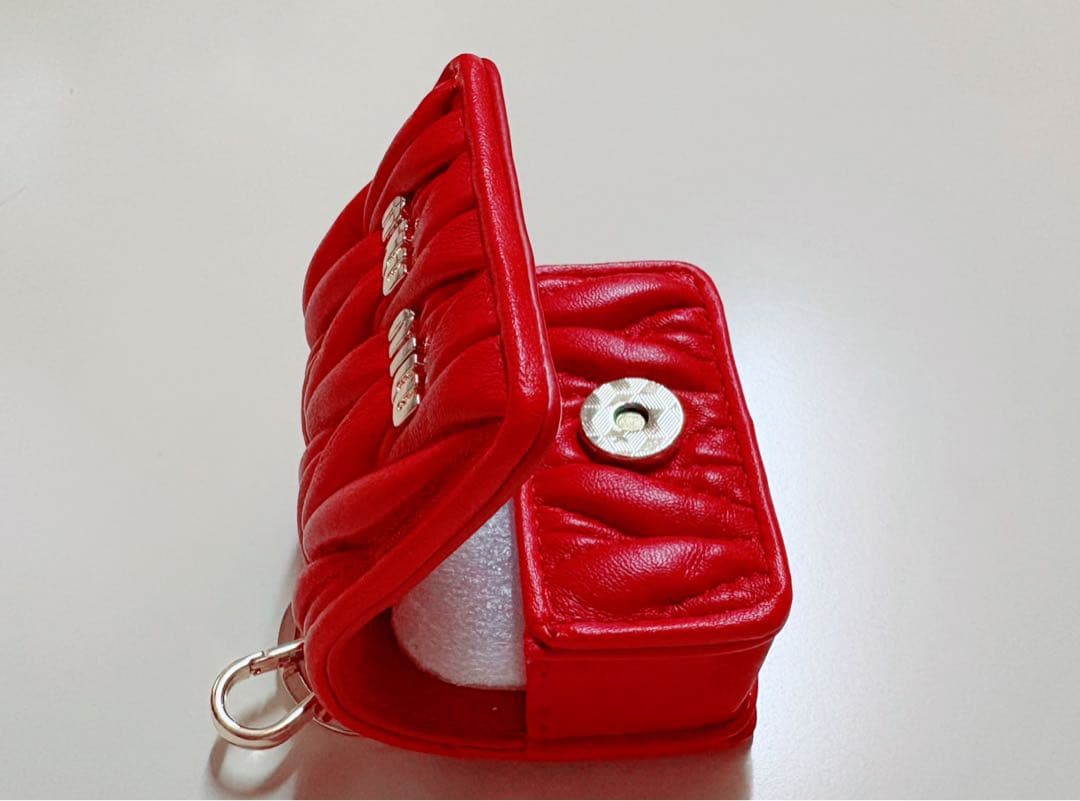 miumiu ミュウミュウ ★ マテラッセ AirPods Proケース 赤