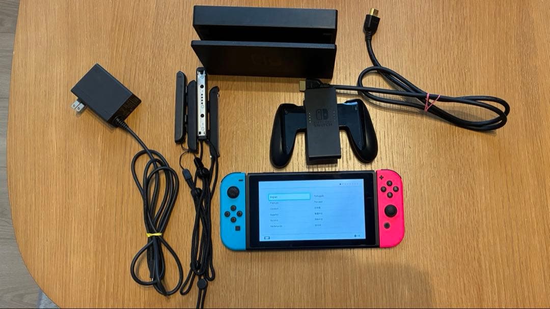 Nintendo Switch 本体　中古品、動作確認済み、初期化済み