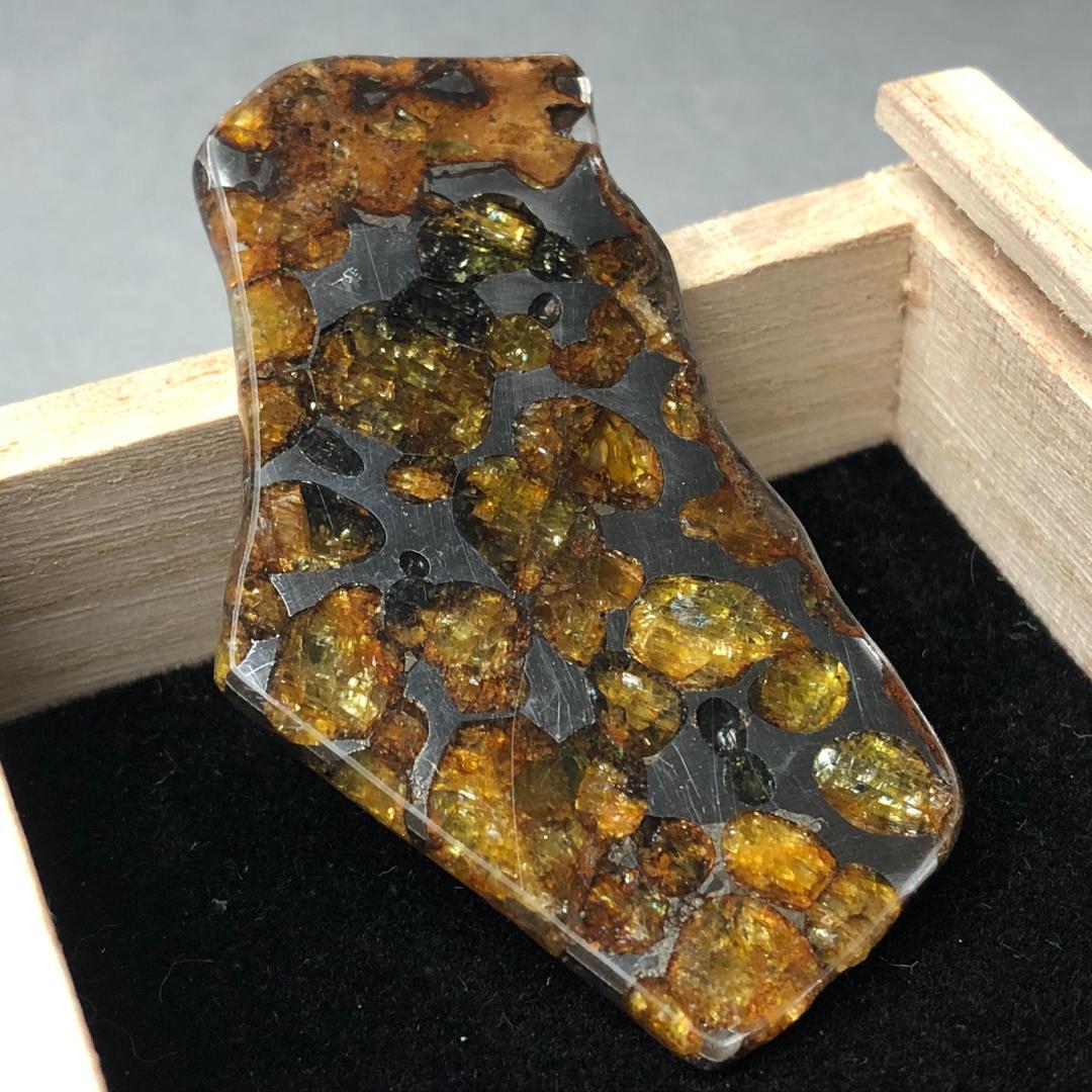 パラサイト隕石 隕石　石鉄隕石　セリコ隕石 美品　重さ約13ｇ　共箱