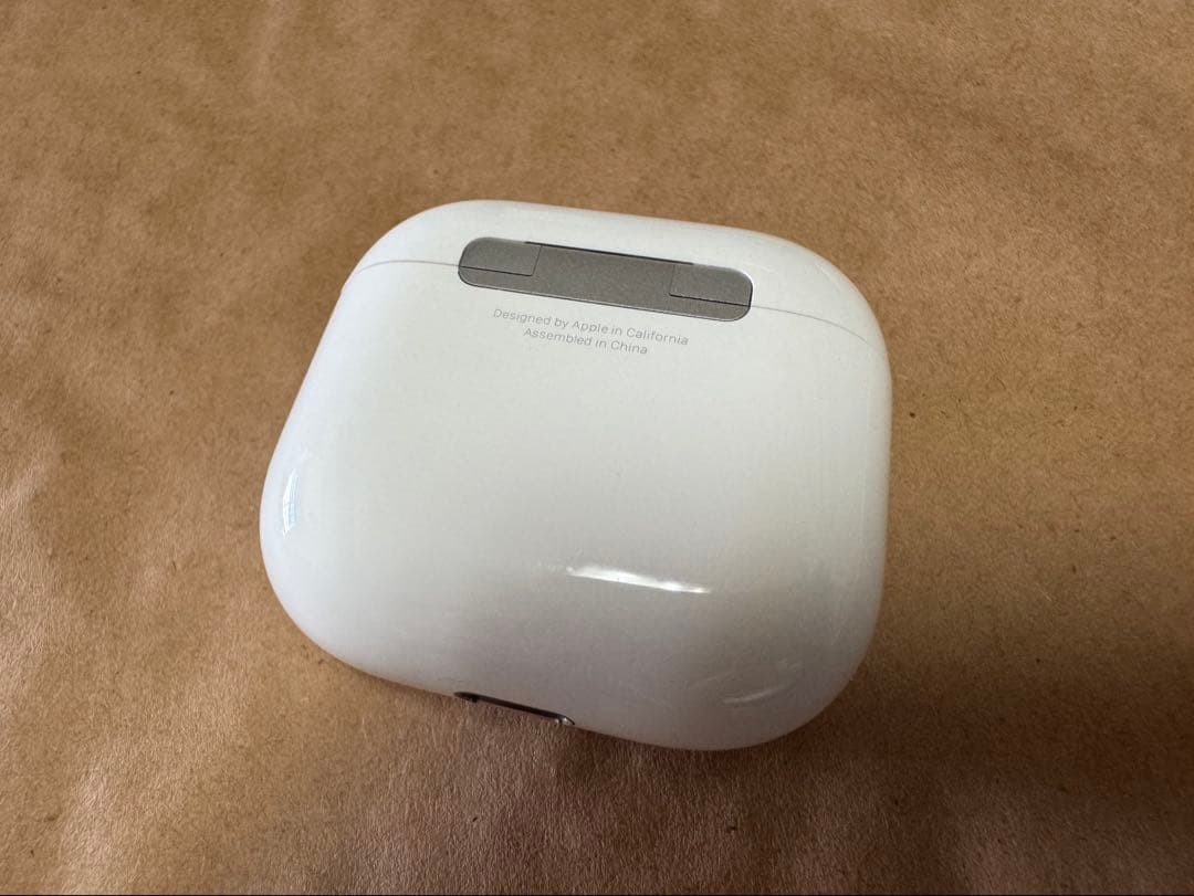 airpods 第4世代 本体 充電ケース付き 美品　ノズキャンセル無し