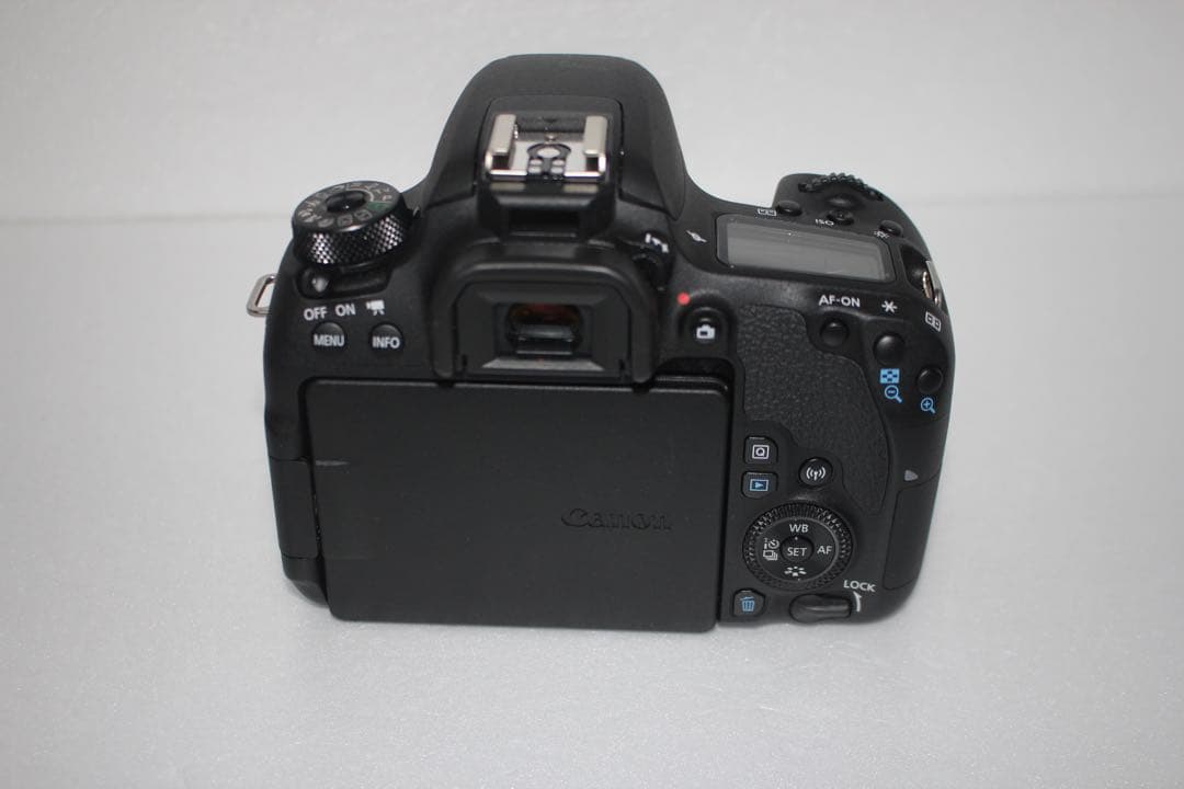 デジタル一眼レフカメラ　 Canon EOS 9000D ボディ