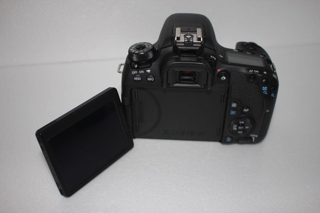 デジタル一眼レフカメラ　 Canon EOS 9000D ボディ