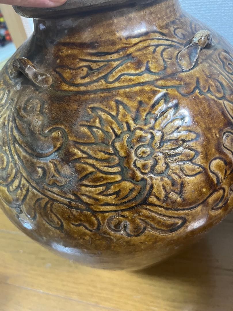 中国明時代茶色陶器 彫刻模様 壷